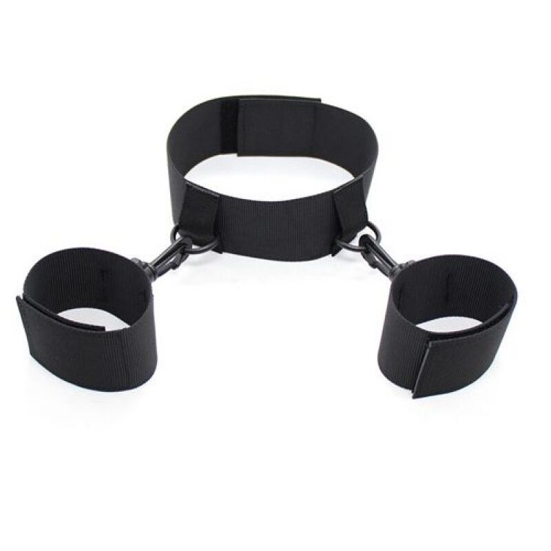 Nyakörv és csuklóbilincs.