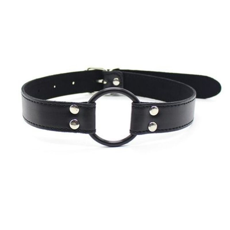 Szájpecek állítható szíjjal és fém karikával.