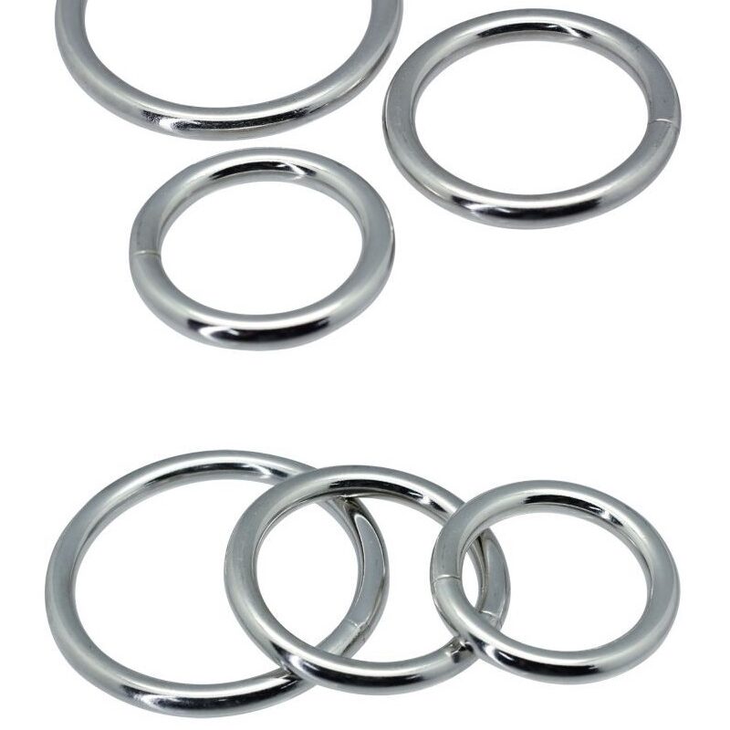 3 darab fém péniszgyűrű.