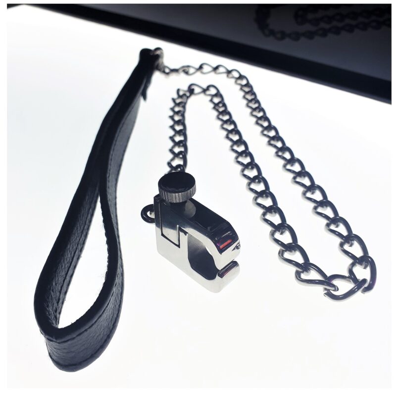 Orrbilincs pórázzal.