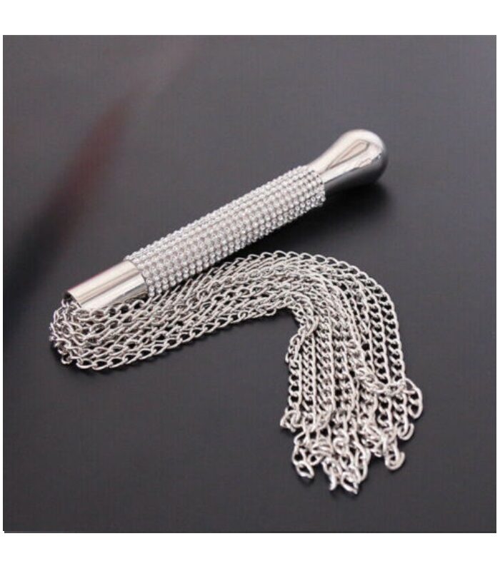 Delux strasszos,láncos korbács.