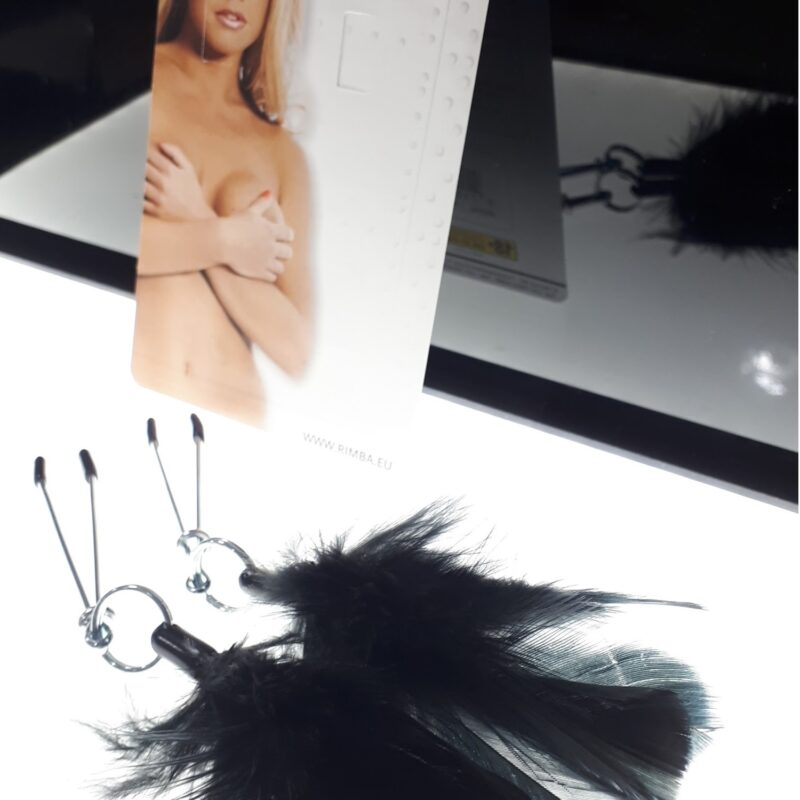 Mellbimbó dísz tollból