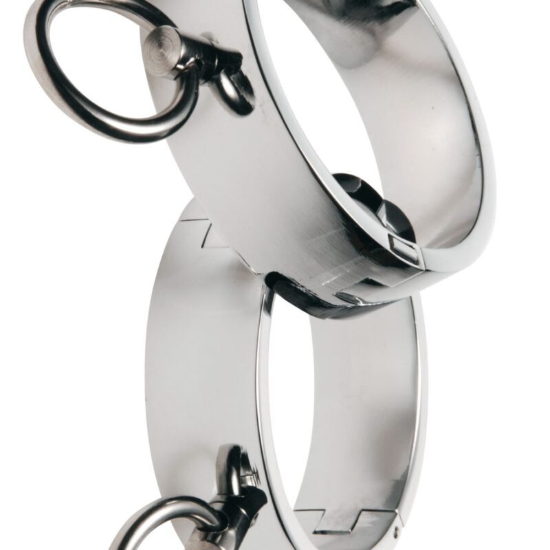 Triest acél kézbilincs. Belső átmérő:5,6cm.