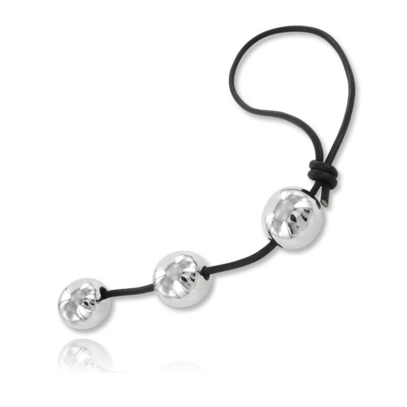 Óriás acél anál golyók.