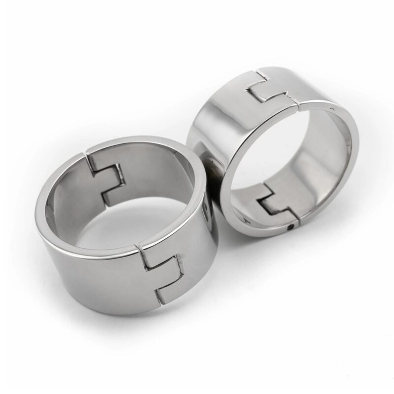 Cross Angle Wrist Restraints.